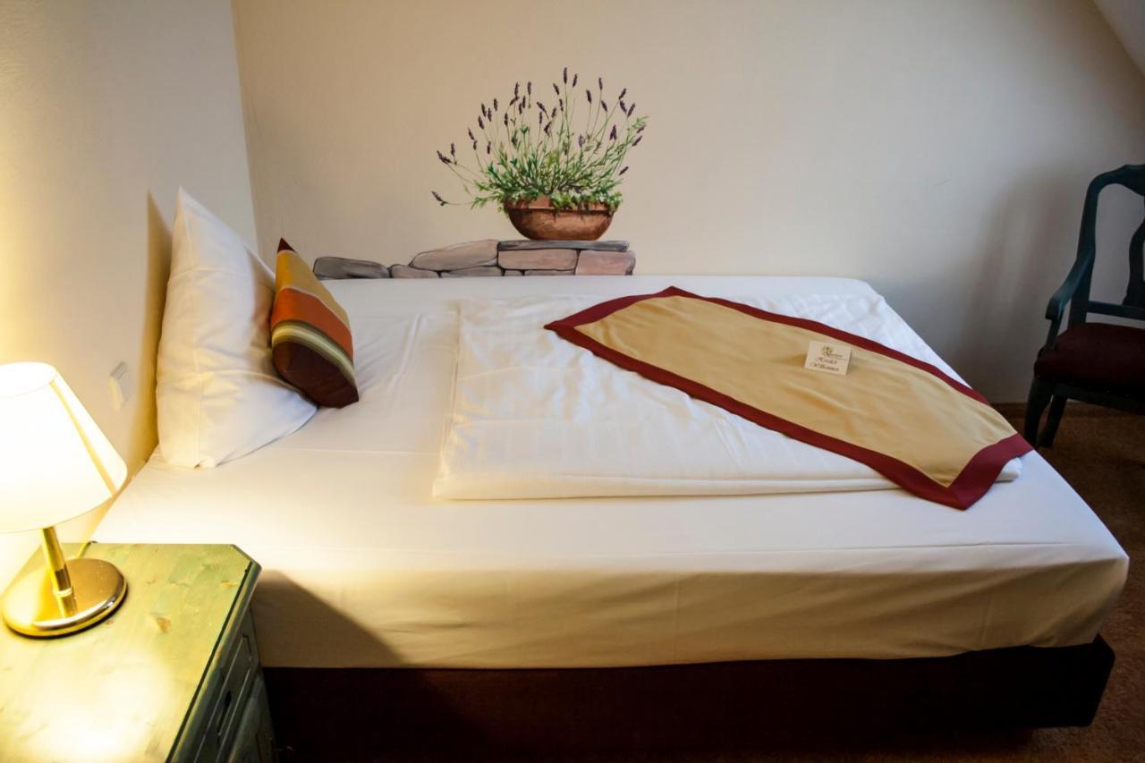 Hotel Speeter Weisenheim am Berg Ruang foto