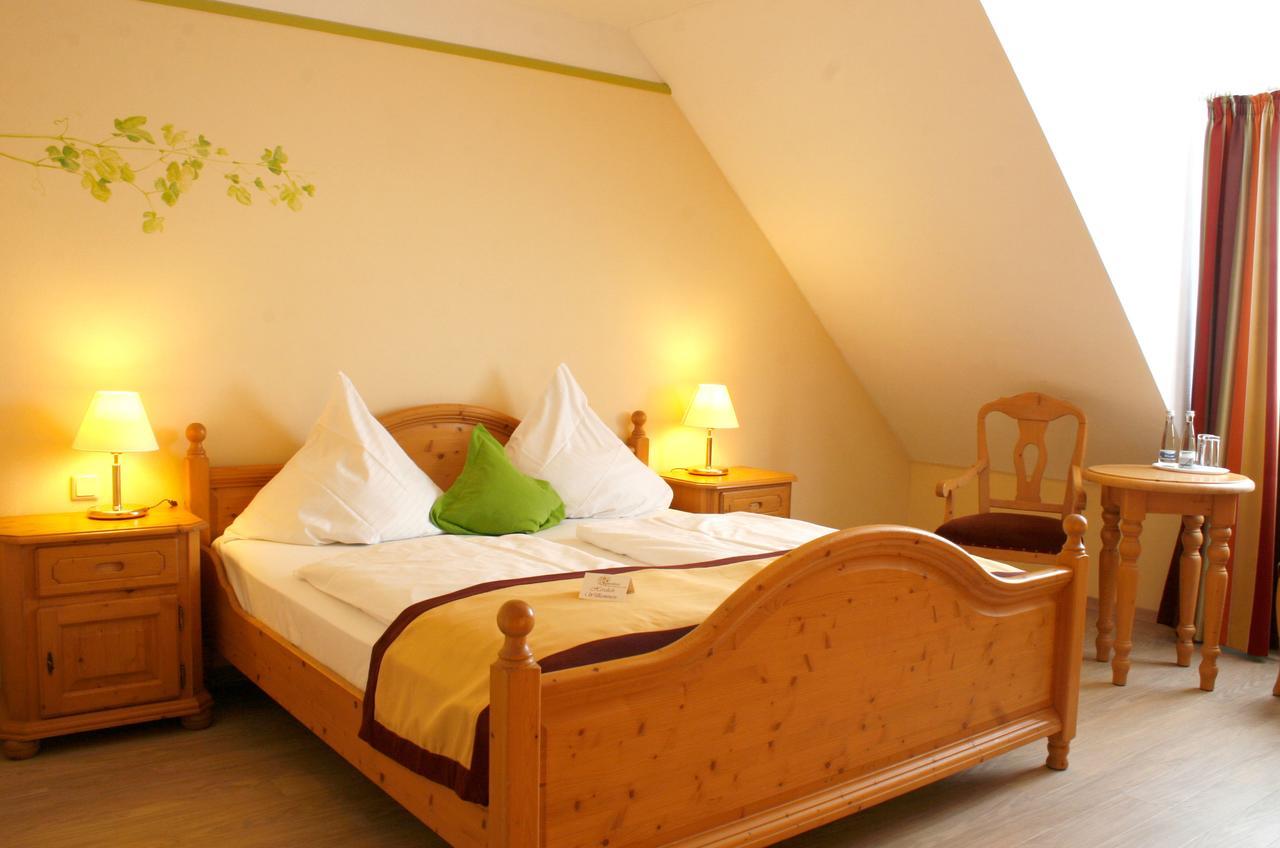 Hotel Speeter Weisenheim am Berg Bagian luar foto